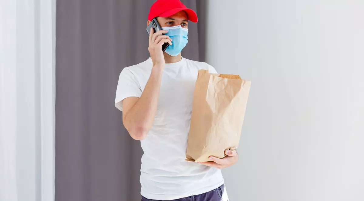 Tăriceanu cere Guvernului să asigure măşti populaţiei, pentru a-şi relua munca: "Vom mai trăi încă multe luni cu masca pe figură, aşa va arăta 'normalul' în  acest an"