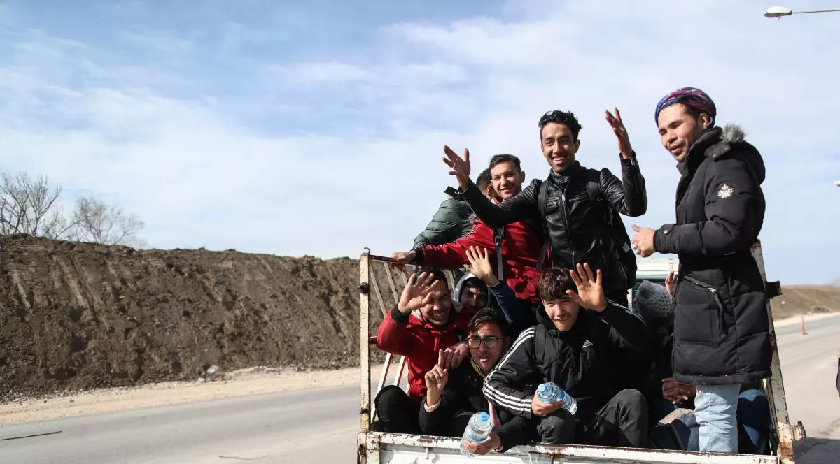 Mii de migranți s-au strâns la frontiera Turciei cu Grecia FOTO: EPA