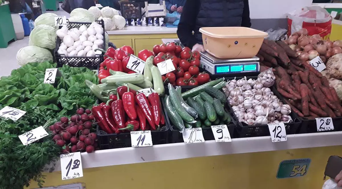 Trei pieţe din Bucureşti au fost închise de Protecţia Consumatorilor