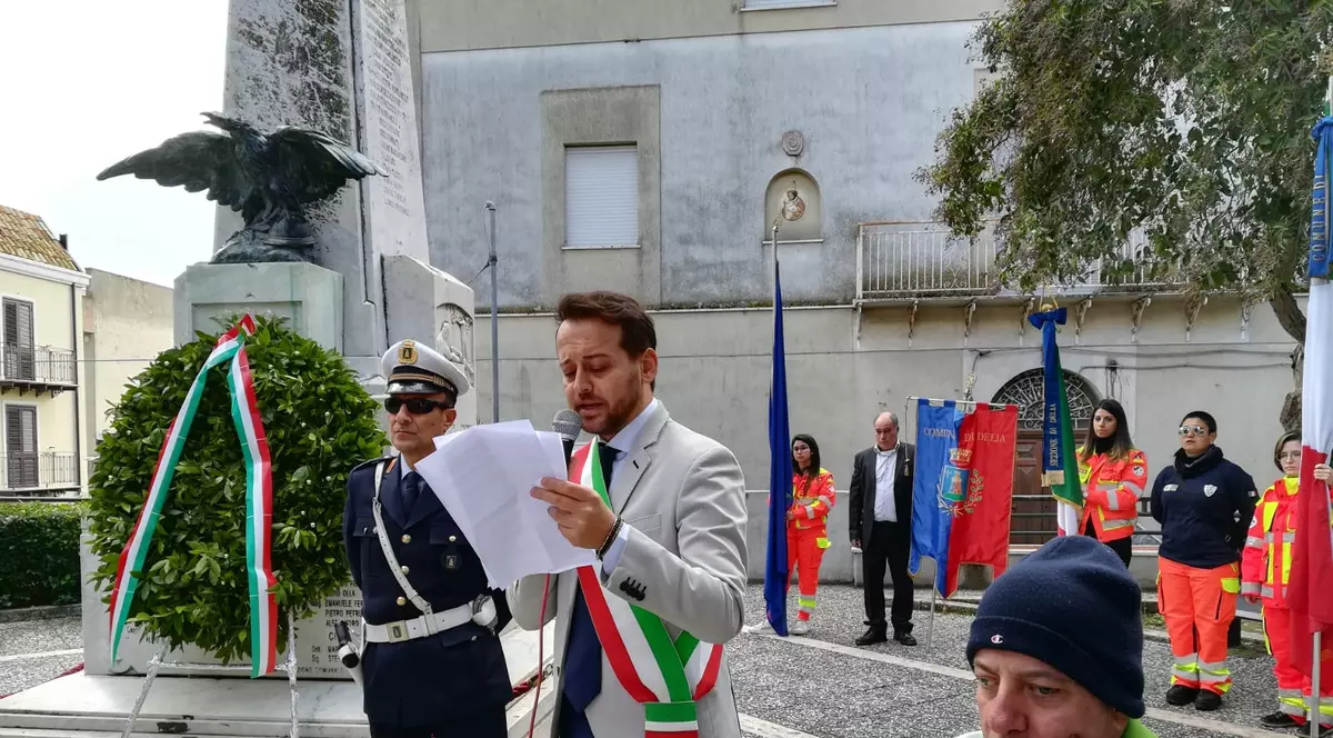 Un primar italian a răbufnit pe Facebook la adresa locuitorilor care nu stau în case: "Acum i-a apucat pe toţi alergatul"