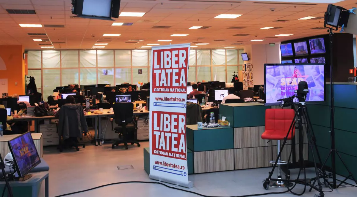 În urma unei discuții cu jurnaliștii din redacție, Libertatea a oprit campania publicitară care pornea de la schimbarea față de epoca ”Fata de la pagina 5”
