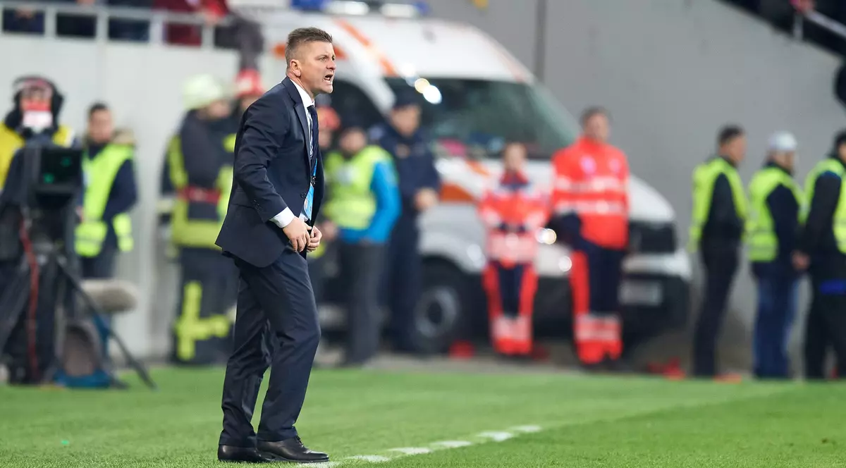 Dusan Uhrin pleacă de la Dinamo, Adrian Mihalcea - favorit să preia echipa. Jucătorii ar fi petrecut la Iași!