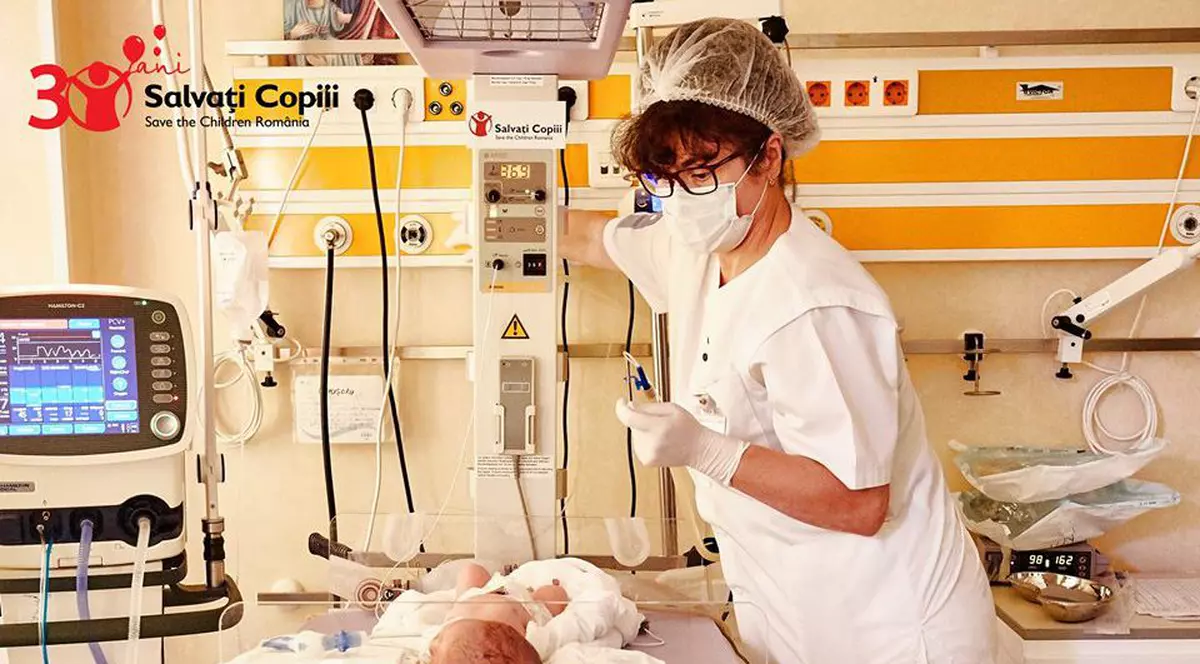 Ajutor pentru copiii cu părinți plecați la muncă în străinătate. Salvaţi Copiii România ia măsuri urgente de sprijinire a categoriilor sociale vulnerabile şi deschide un fond de urgență pentru spitale