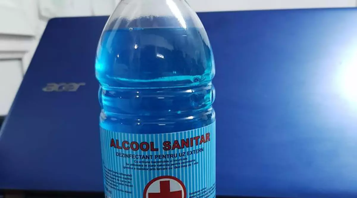 Profit în vreme de criză. O farmacie din Caracal, amendată pentru că vindea spirt la suprapreț
