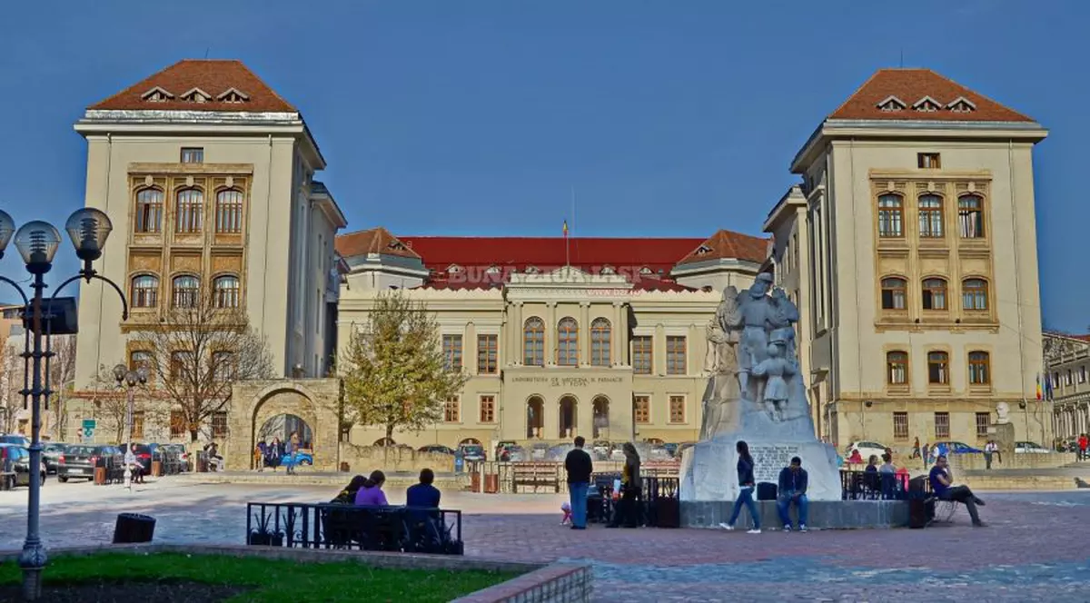 Mediciniștii din Iași au umplut amfiteatrele în ziua primelor cazuri din oraș. Reacția rectorului: “Sunt câte 80, sub 100 se poate”