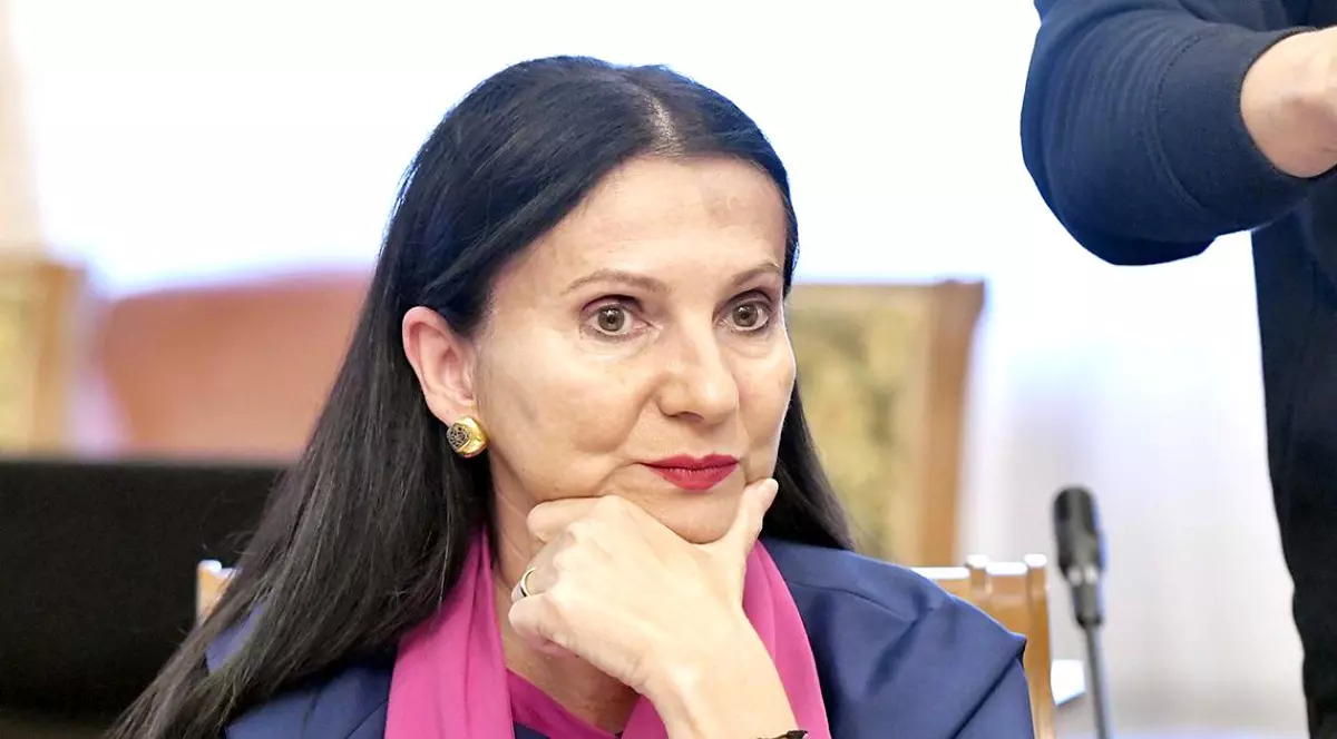 VIDEO Sorina Pintea, ex-ministrul Sănătății, a fost păzită toată noaptea de gardieni și de o altă arestată