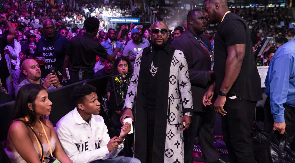 Floyd Mayweather și coronavirusul: ”Cu tot rahatul ăsta cu pandemia eu tot fac bani”