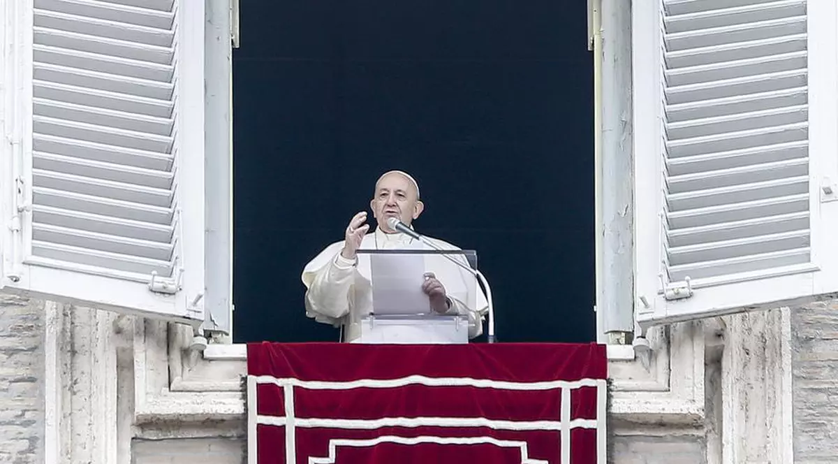 Un oficial care locuieşte la reşedinţa Papei Francisc a fost confirmat cu noul coronavirus