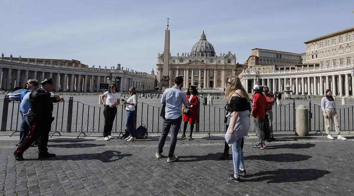 Unii Italieni nu respectă indicațiile de a sta în case