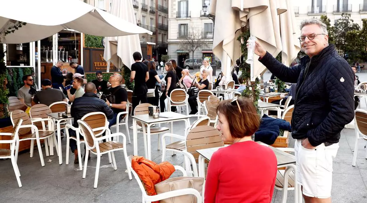 Semnalul de alarmă tras de specialiști: uităm de măsurile de protecție în preajma apropiaților, deși pericolul e mai mare decât printre străini