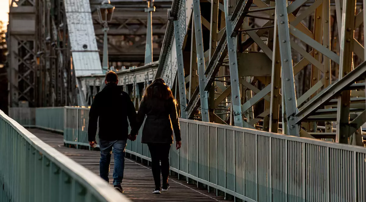 Grupurile mai mari de două persoane, interzise în Germania. Alternativa oficialilor de la Berlin la închiderea oamenilor în case