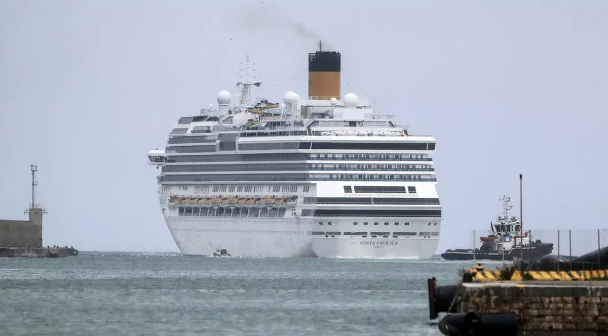 Zece români sunt blocați pe o navă de croazieră lângă Roma. „Toți ceilalți pleacă, Ambasada României nu lucrează duminică”