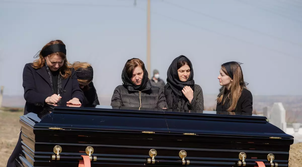 Absența raportărilor corecte expune vieți: fata pastorului din Suceava mort joi și anunțat decedat de COVID-19 după 4 zile a ajuns abia marți la spital
