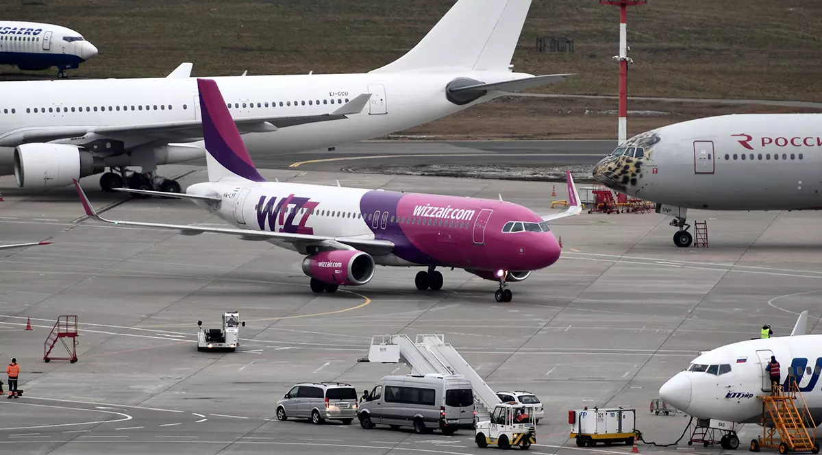 Avion Wizz Air, decolat din România spre Dubai, a aterizat forțat la Ankara, după ce pasagerii au fost amenințați cu moartea de doi pakistanezi