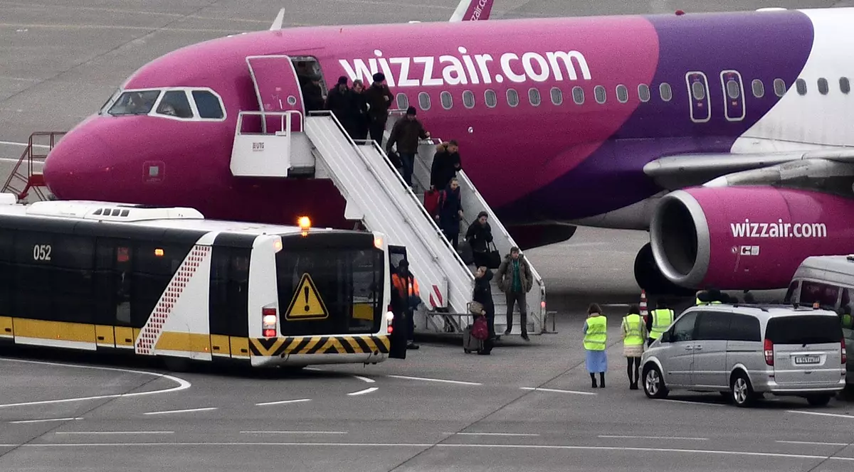 Compania aeriană Wizz Air impune vaccinarea obligatorie pentru echipaj