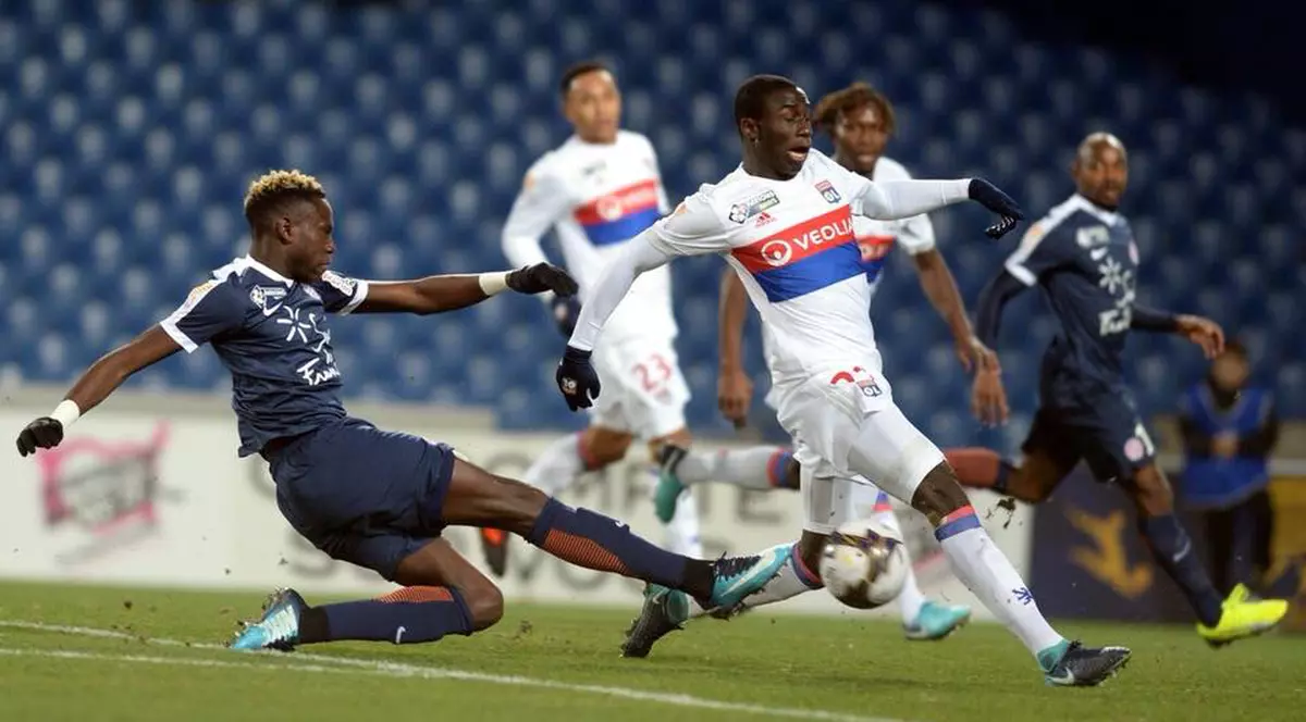 Vești bune din Franța. Infectat cu coronavirus, fotbalistul Junior Sambia a ieșit din comă