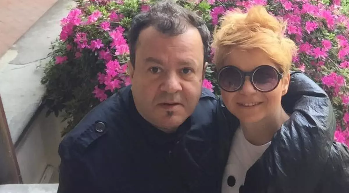 Dragoș Moștenescu a lansat un serial online despre familie, în timpul pandemiei de coronavirus. Actorul locuiește în Londra, cu soția și cei trei copii