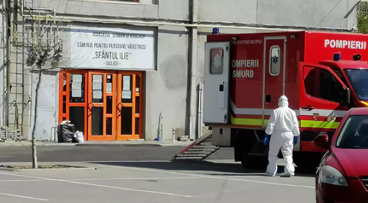 Infirmieră mutată cu forța din creșă în azilul din Galați, unde 10 oameni au murit de COVID: “Tăiem combinezoanele când ieșim din tură, să nu ni le dea tot pe alea data viitoare”