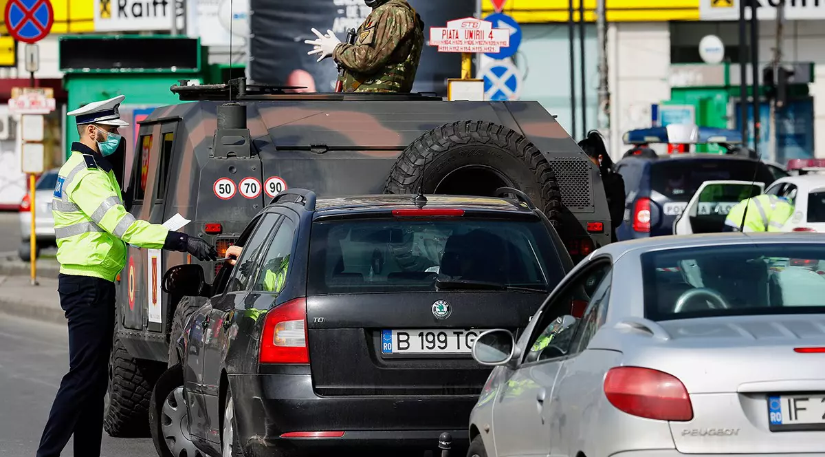 Poliţiştii, militarii, diplomaţii şi funcţionarii corupţi rămân fără pensie specială