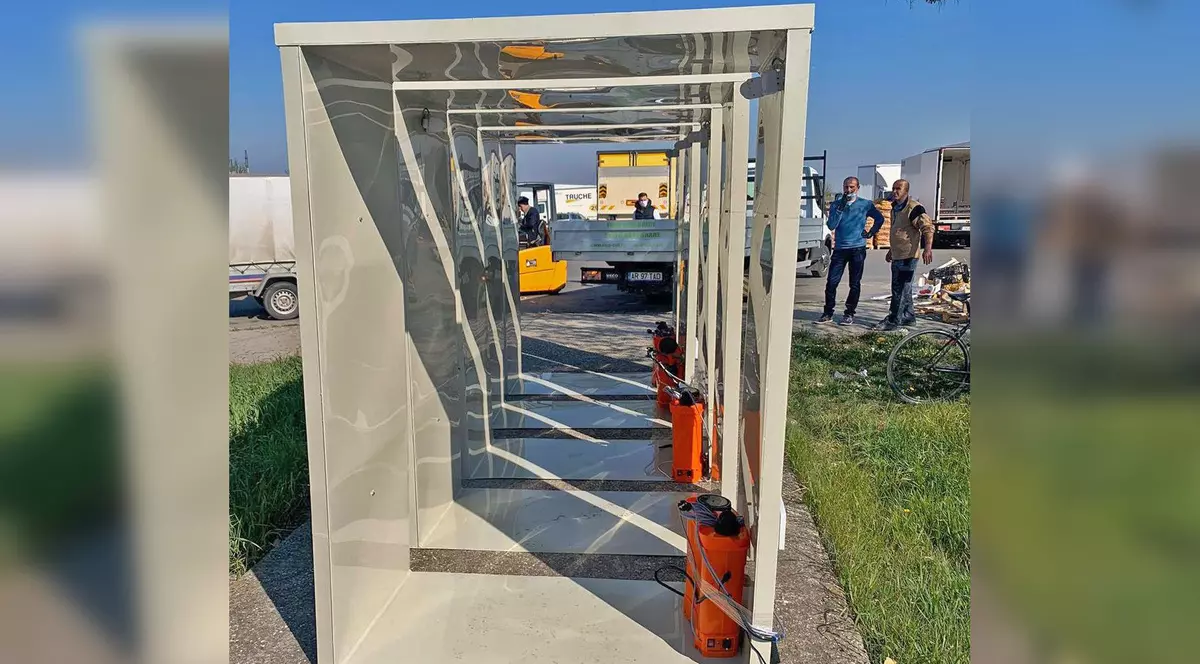 În piețele din Timișoara se pun tuneluri de dezinfectare. Au costat 4.000 de lei bucata