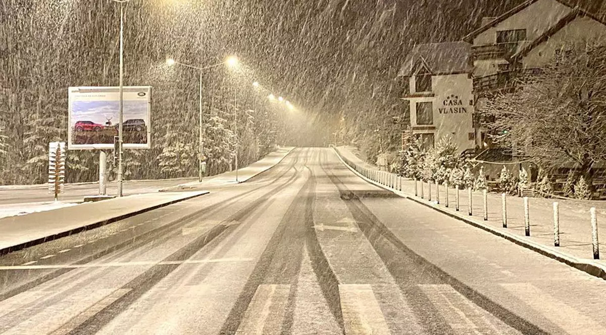VIDEO | Ninsoare la Poiana Brașov, ca în plină iarnă. Cum va fi vremea în următoarele 4 zile