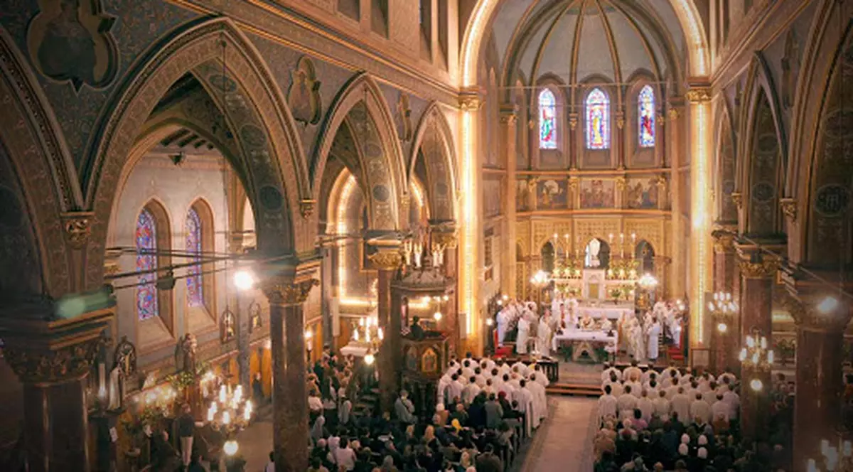 Ceremonii religioase pentru Paştele catolic, în direct la TVR 2. Postul TV transmite slujbele de la Catedrala Sfântul Iosif din Bucureşti şi Vatican