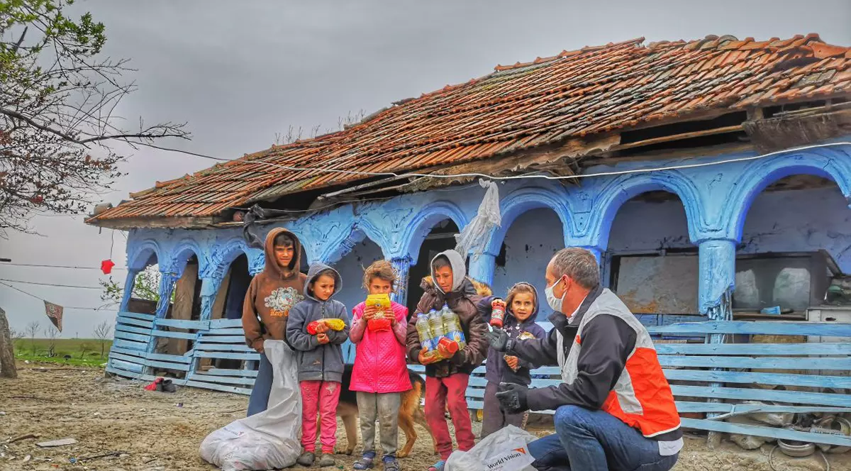 Alimente și produse igienice pentru 7.800 de copii și părinți vulnerabili din 63 de comunități rurale, afectate de criza COVID-19