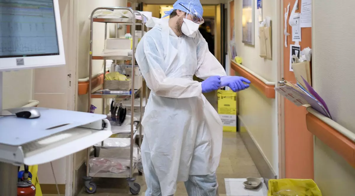 Mai multe cadre medicale din Neamț merg la spital, deși au simptome de Covid-19 și nu au fost testate. „Nici Iisus n-a renunțat”, se consolează un medic