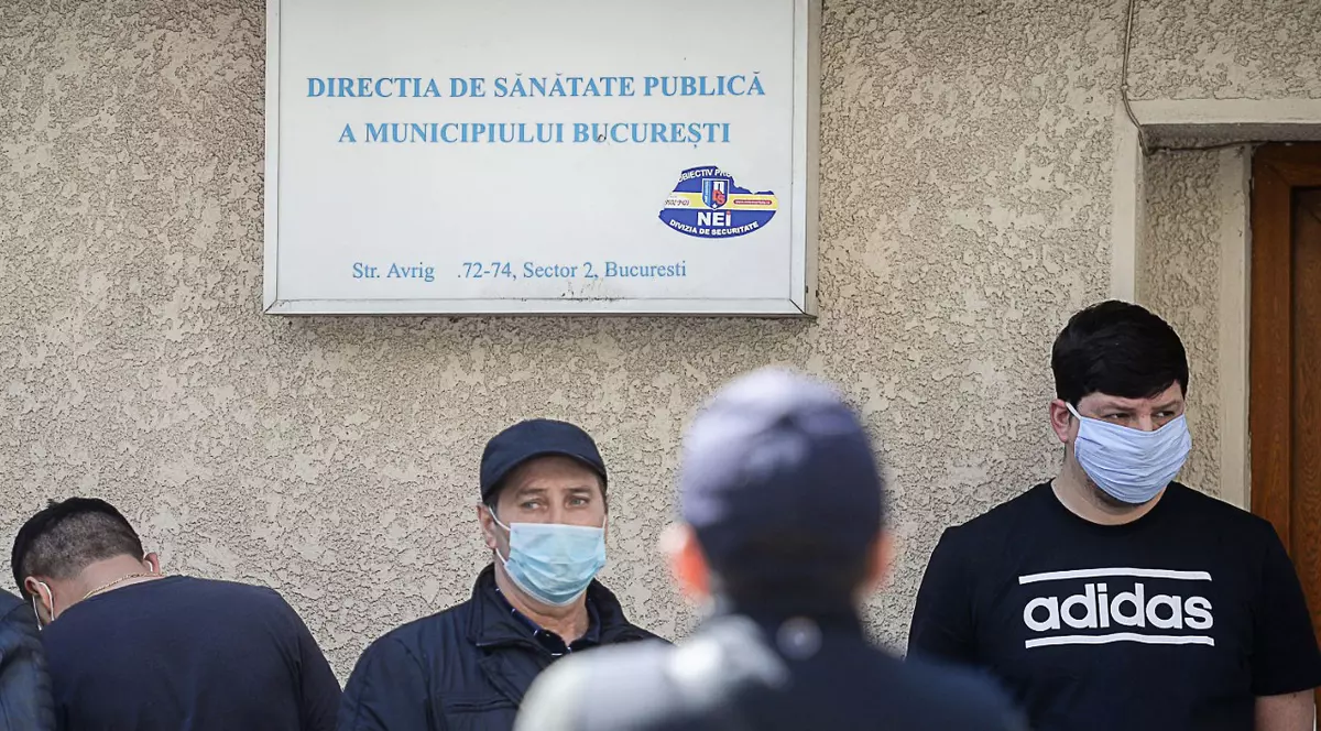 Mărturii de la vârful Sănătății: „La București, erau saci cu formulare nedeschise ale oamenilor în izolare”. Statul a concediat 1.000 din DSP-uri, iar acum a angajat 1.000