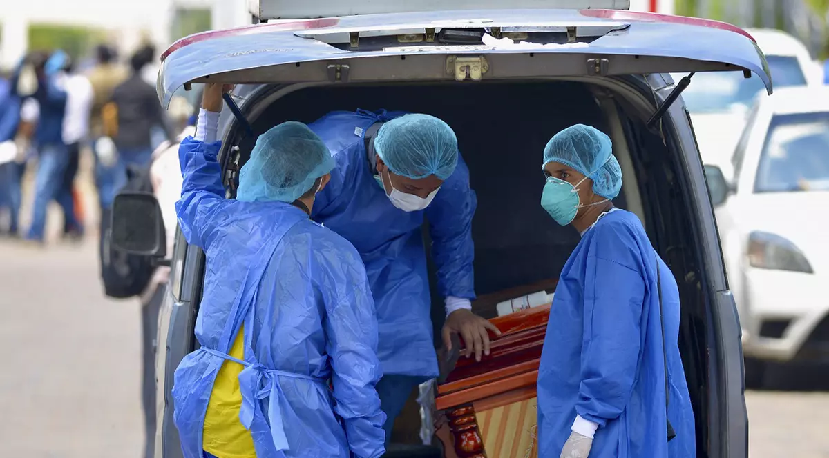 VIDEO / Imagini cutremurătoare din Ecuador. Cadavrele oamenilor uciși de COVID-19 sunt lăsate pe străzi