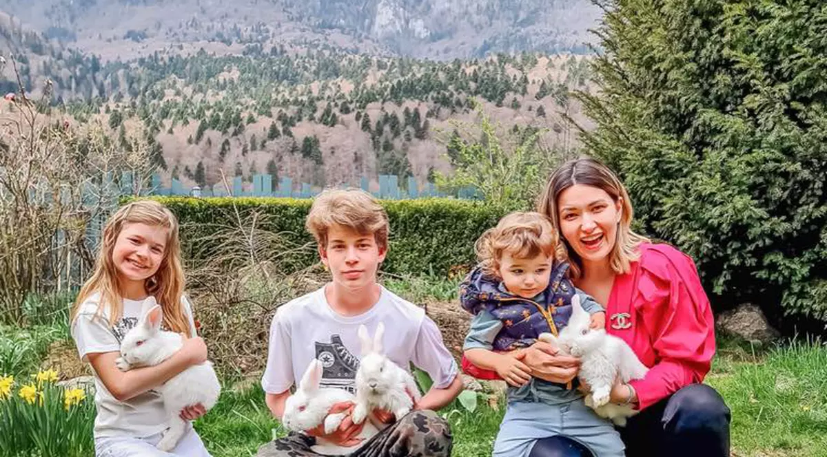 Ela Crăciun a petrecut Paștele într-un peisaj de vis. A ales să-și mute familia în casa de la munte