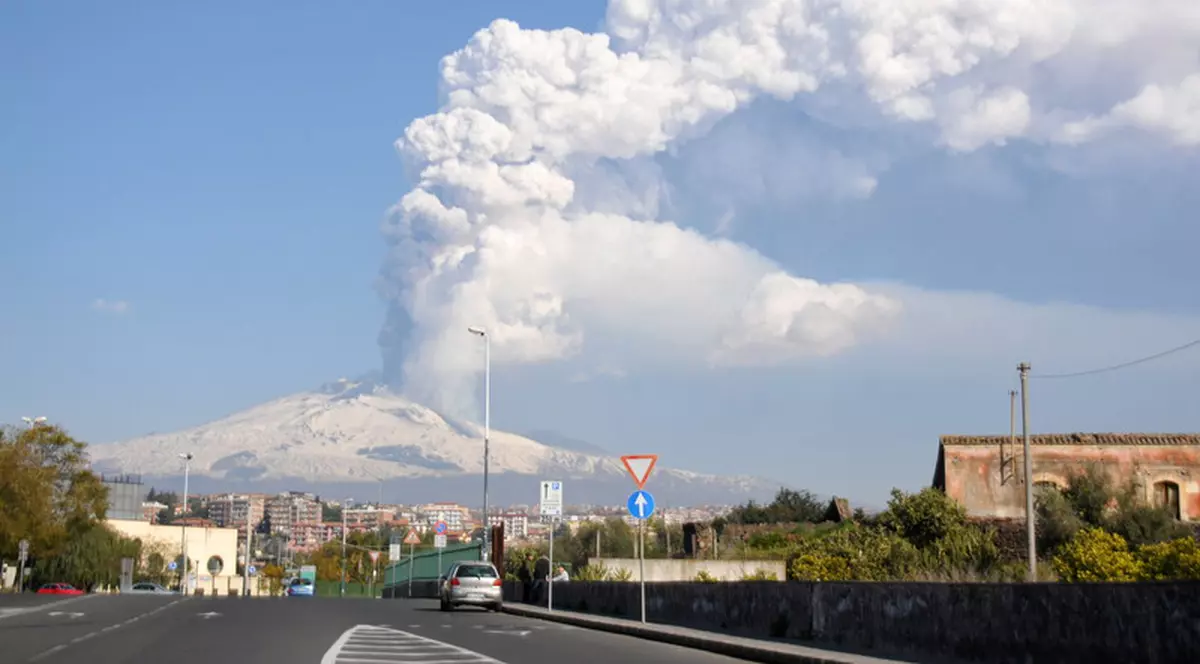 VIDEO | După coronavirus, Italia este lovită și de natură. Vulcanul Etna a erupt din nou