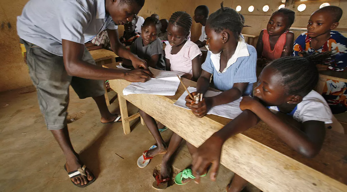 Mai bine de jumătate dintre elevii din întreaga lume care ar trebui să facă cursuri online în carantină nu au un calculator