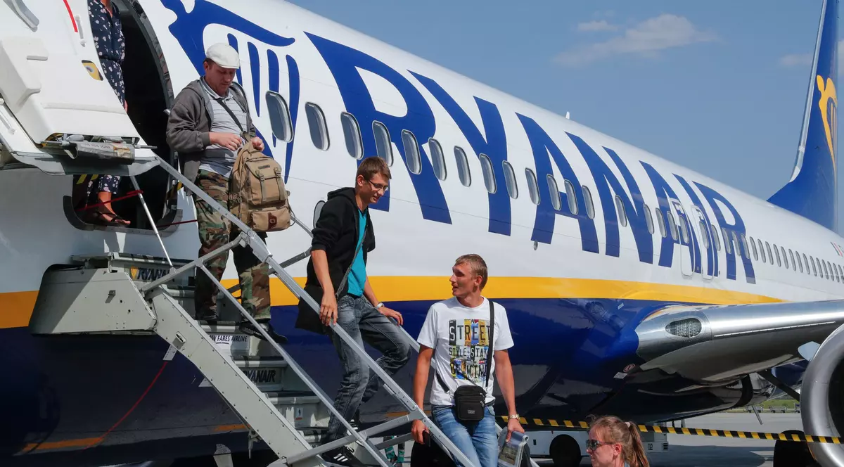 Zborurile low-cost vor fi mai scumpe