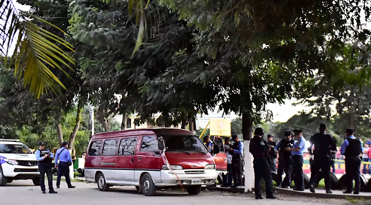 O mașină a OMS care transporta mostre de coronavirus a fost atacată