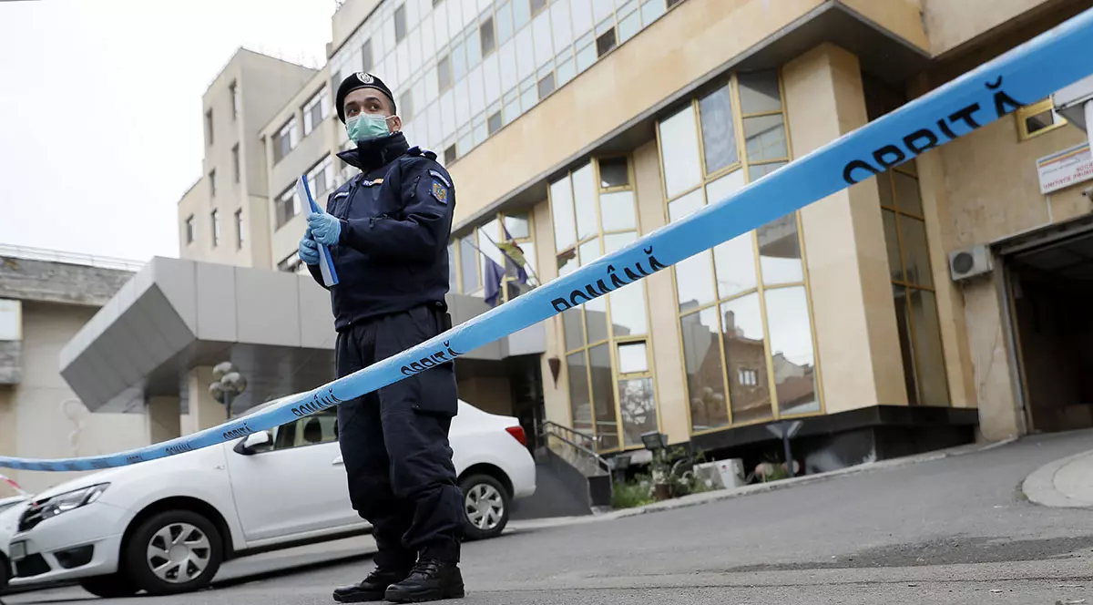 Cei doi domni Nelu Lupu: polițistul vindecat care a infectat “Gerota” și săteanul decedat din Neamț