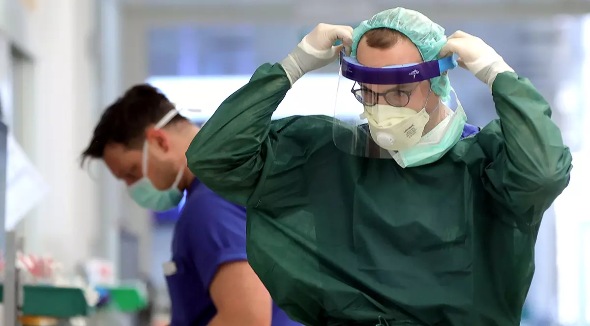 Medicul Dorel Săndesc: Pentru 3 luni de criză, avem nevoie de 25 de milioane de echipamente de protecție doar pentru medicii din ATI