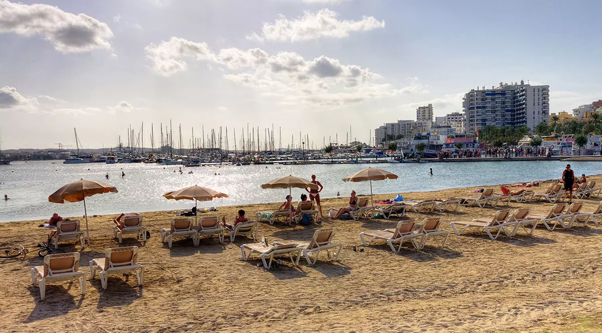Plajele din Ibiza nu vor mai fi pline de oameni în această vară Foto: Hepta