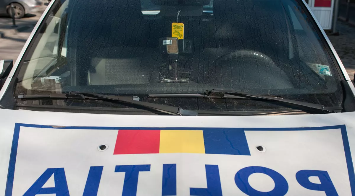 Un polițist drogat și cu permisul suspendat, prins la volan în București