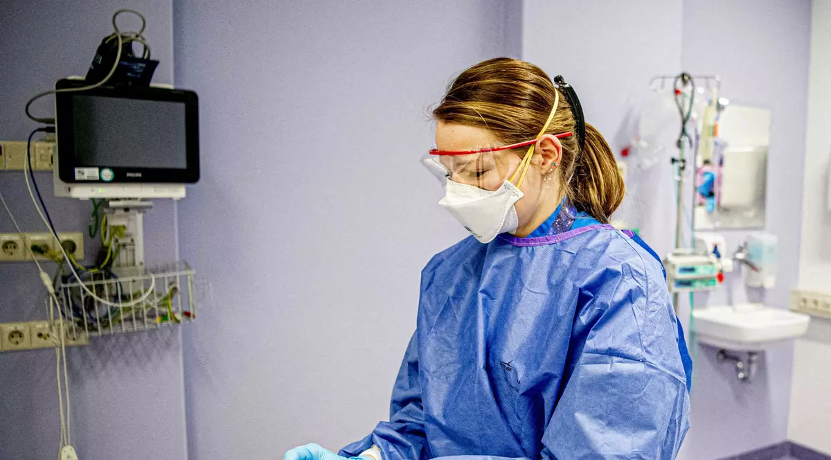 Și-a lăsat bebelușul acasă și a plecat să îngrijească bolnavi de Covid