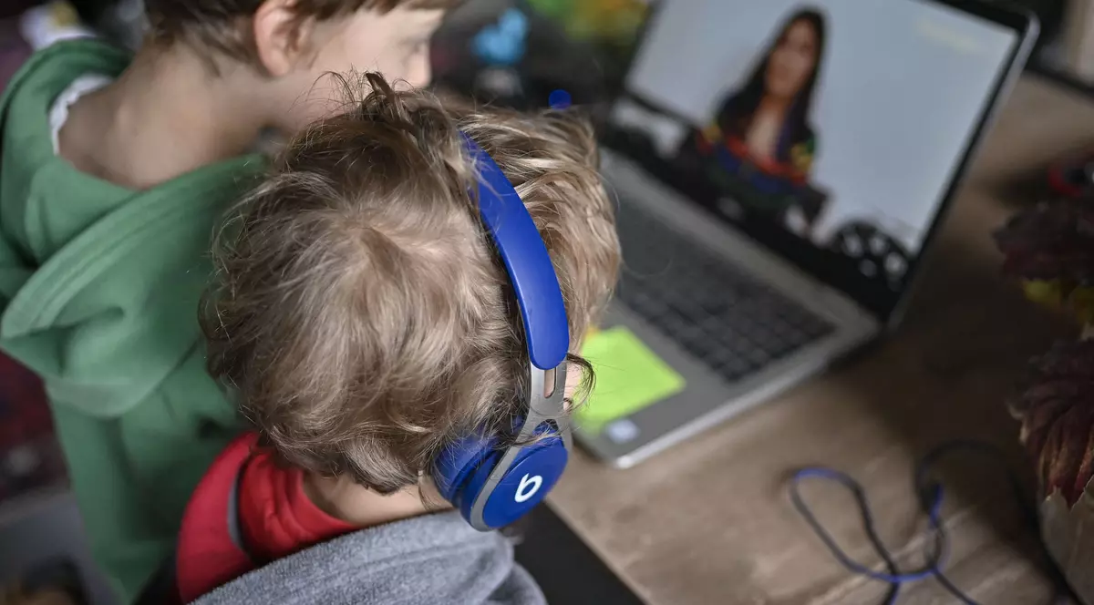 Eroii. Copiii din spatele roboților de plastic, ai bunicilor secerați de coronavirus, vor schimba lumea. Nouă, decrețeilor, nu ne-a ieșit