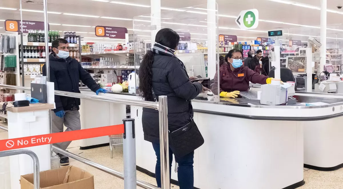 Cum i-a schimbat criza COVID viața unei angajate la supermaket