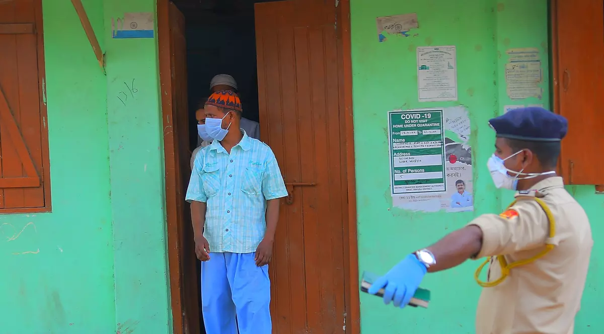 Cum sunt discriminați indieni plasați în carantină