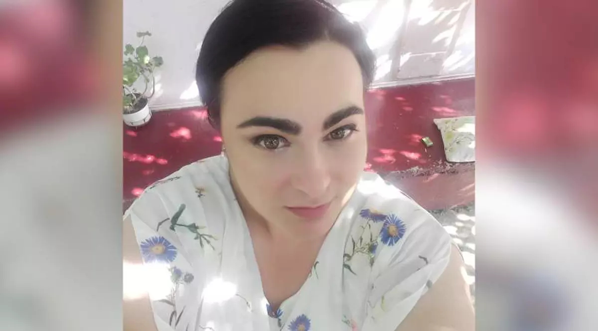 Alina, tânăra de 27 de ani ucisă de coronavirus, a fost înmormântată. Părinții i-au spus adio de pe balcon: «Mamă, eu am să mor». "Şi cred că a buşit-o plânsul"