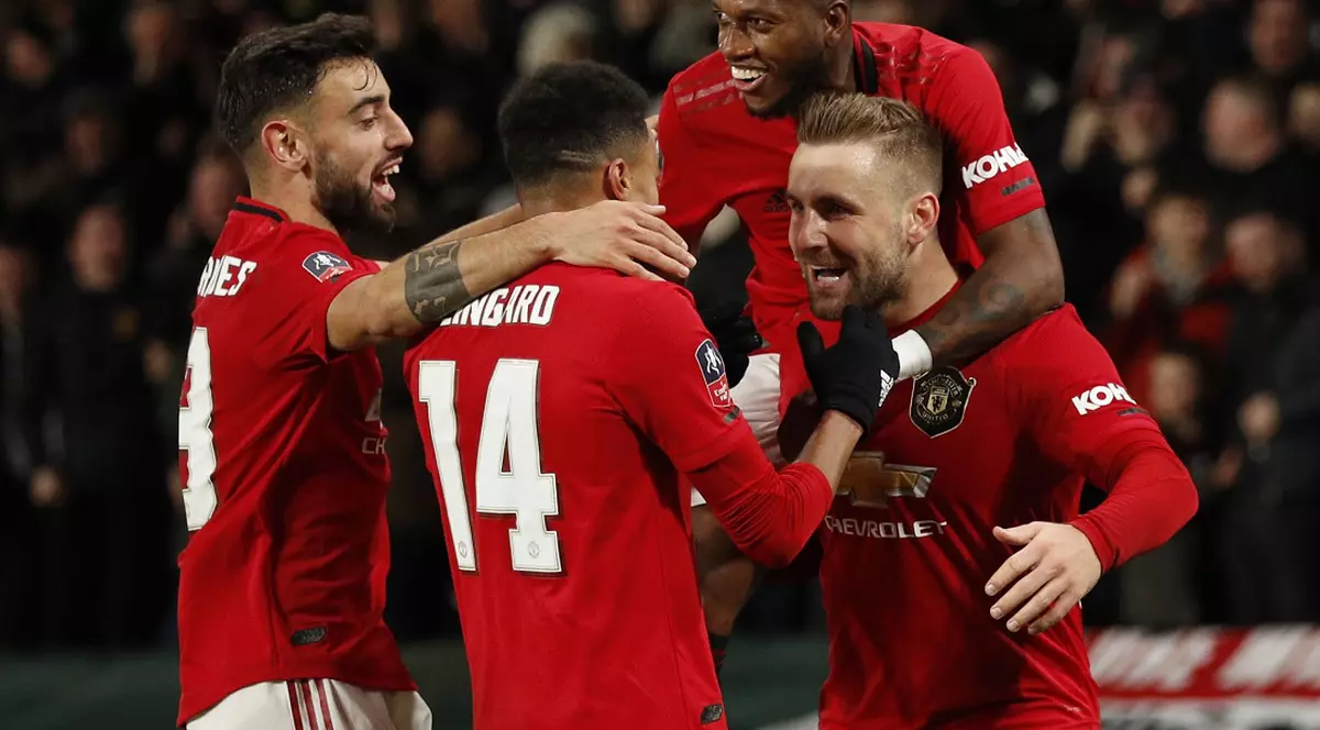 Manchester United caută un fan care să se ocupe de paginile de Twitter și de Instagram ale clubului. Salariul oferit este uriaș