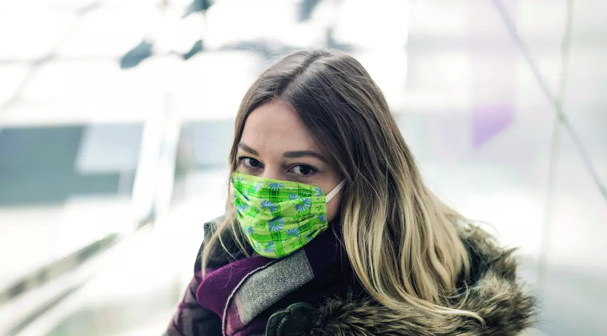 Persoanele care nu poartă mască în spațiile închise riscă amenzi de până la 2.500 de lei