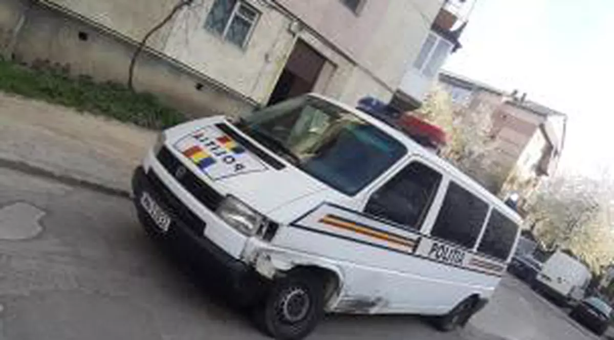 Urmărire ca-n filme în Maramureș. Beat și fără permis, un șofer a lovit autospeciala poliției