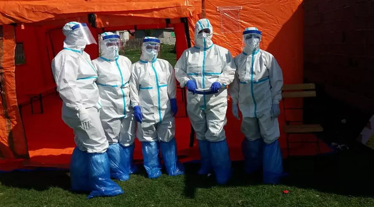 Sute de medici și asistenți, majoritatea din școli și grădinițe, detașați la ordin. Unul singur și-a dat acordul pentru transfer