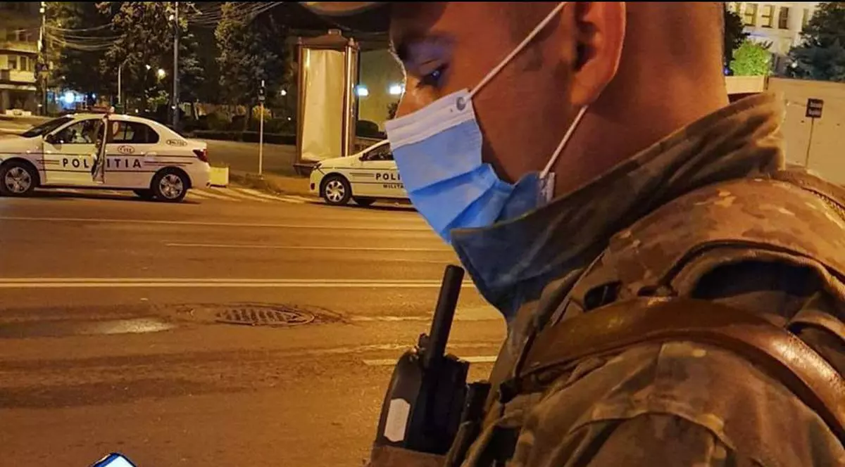 Un militar român privește fotografia copilului pentru a găsi puterea să-și ducă misiunile până la capăt. ”Ce impuls poate fi mai puternic?”