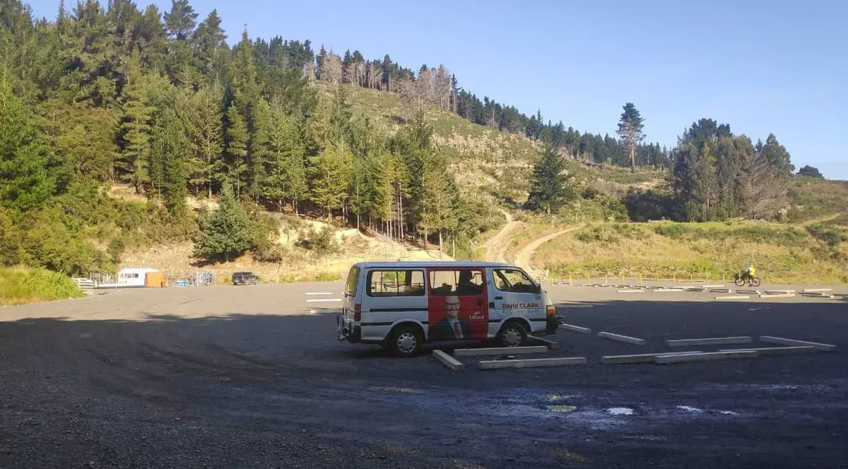 Ministrul sănătății din Noua Zeelandă nu a rezistat la izolare: a fost prins cu bicicleta pe munte!